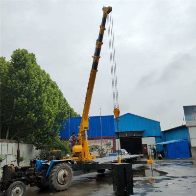 4噸拖拉機(jī)隨車吊 德建農(nóng)用拖拉機(jī)平板吊車的定制化解決方案