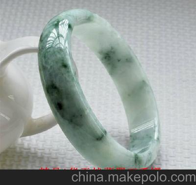 擺地?cái)傂嘛L(fēng)口 30元精品A貨玉器撬動(dòng)江湖財(cái)富密碼